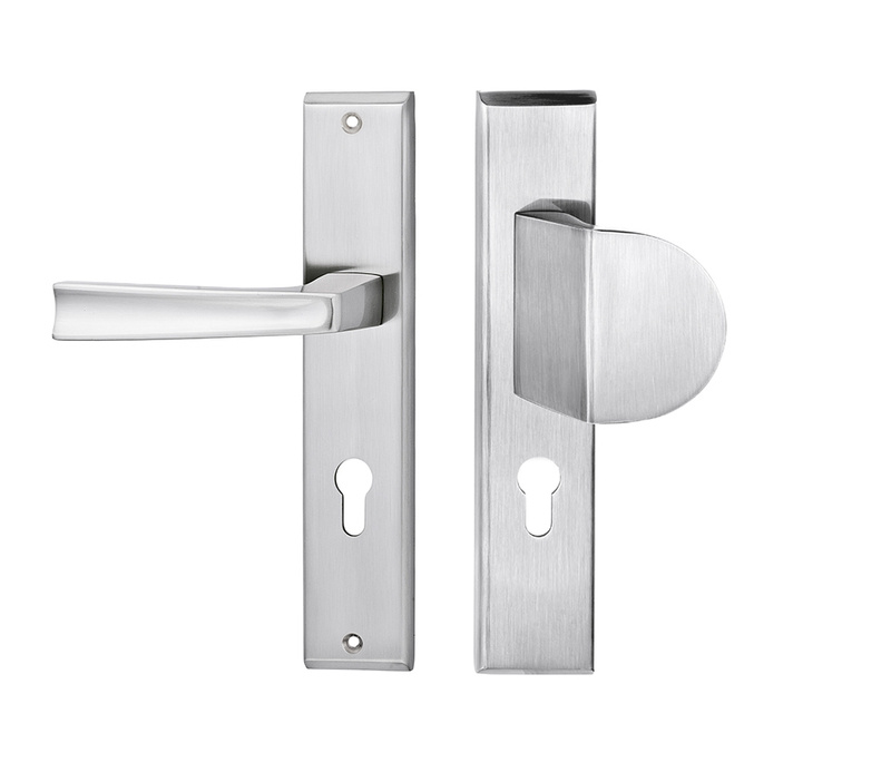 Wewnątrz-klatkowy klamko-pochwyt drzwiowy Metal-Bud MAJA